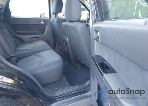 2010 Mazda Tribute I Sport из США, поврежденный, VIN 4F2CY0C70AKM00127